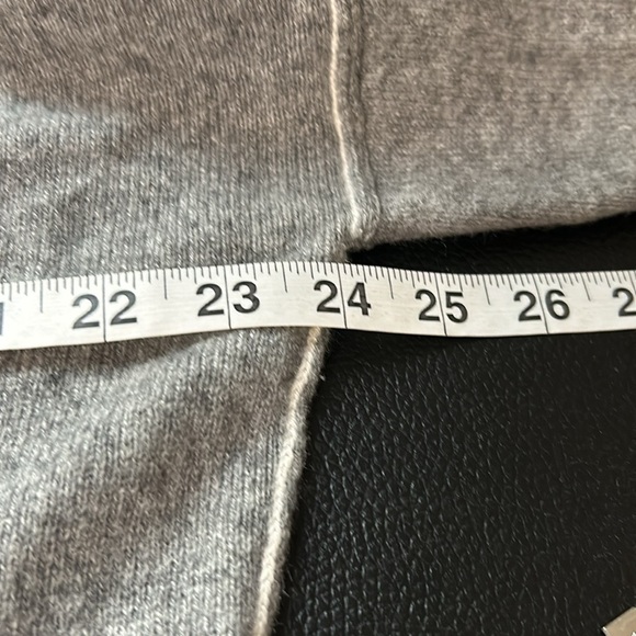 Leo and Sage Cashmere V Neck Tunic Sweater Gray Soft Cozy Revolve Sz XS - Picture 7 of 8